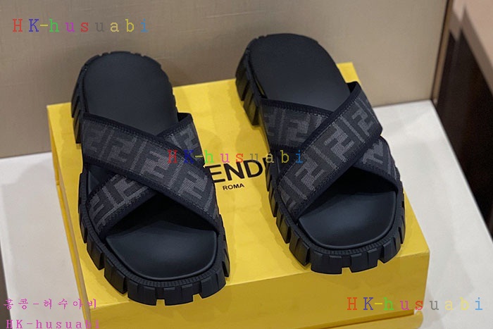 NEW 펜디 샌들 신상 FD 555204
