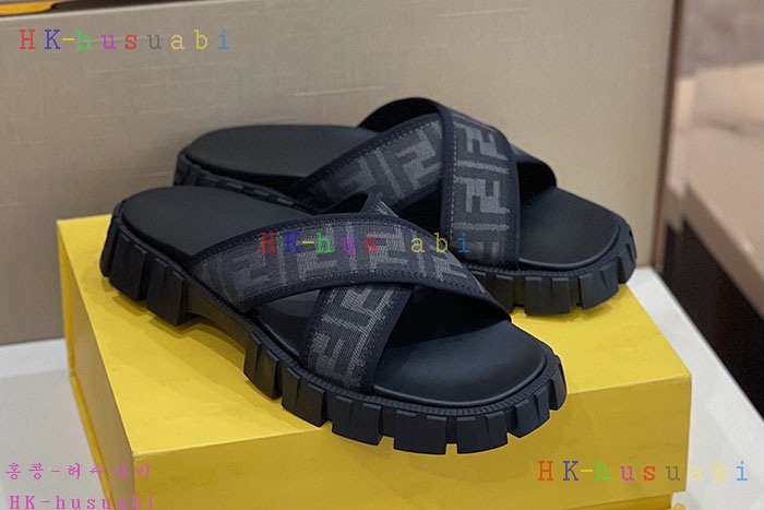 NEW 펜디 샌들 신상 FD 555204