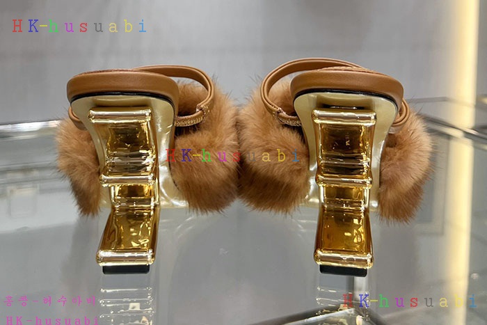 NEW 펜디 샌들 신상 FD 825603