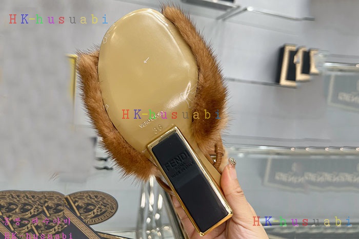 NEW 펜디 샌들 신상 FD 825603
