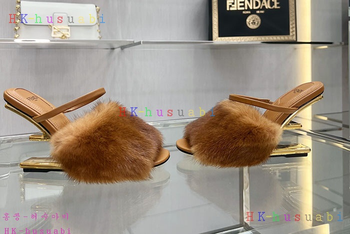 NEW 펜디 샌들 신상 FD 825603