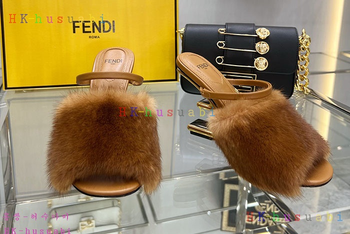 NEW 펜디 샌들 신상 FD 825603