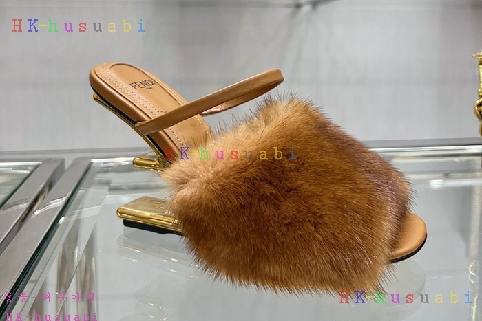 NEW 펜디 샌들 신상 FD 825603