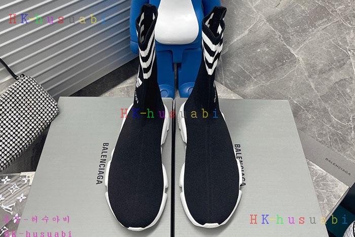 NEW 발렌시아가 신발 신상 B 8240110