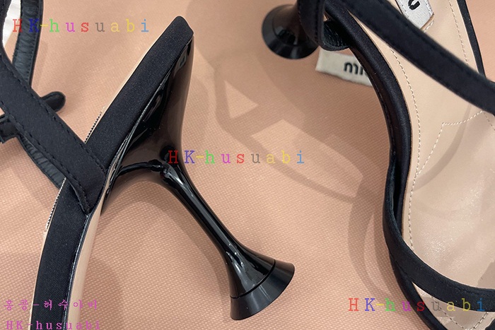 NEW 미우미우 샌들 신상 M 8552405