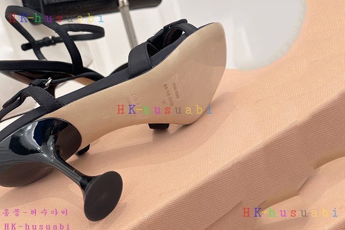 NEW 미우미우 샌들 신상 M 8552405