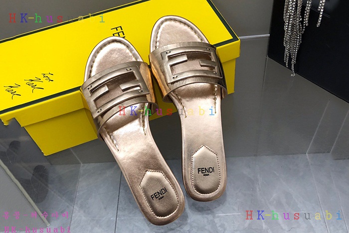 NEW 펜디 샌들 신상 FD 552401