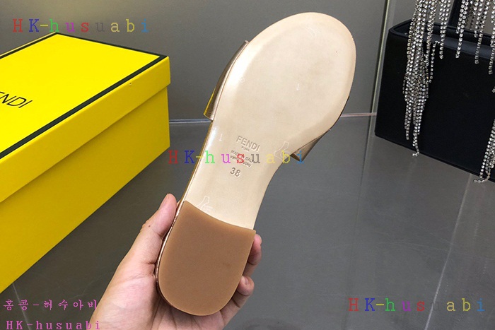 NEW 펜디 샌들 신상 FD 552401