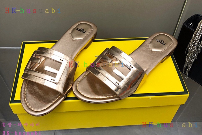 NEW 펜디 샌들 신상 FD 552401