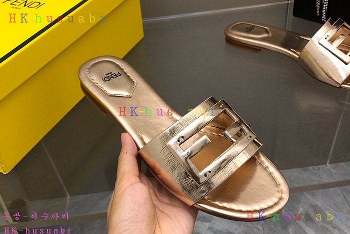 NEW 펜디 샌들 신상 FD 552401