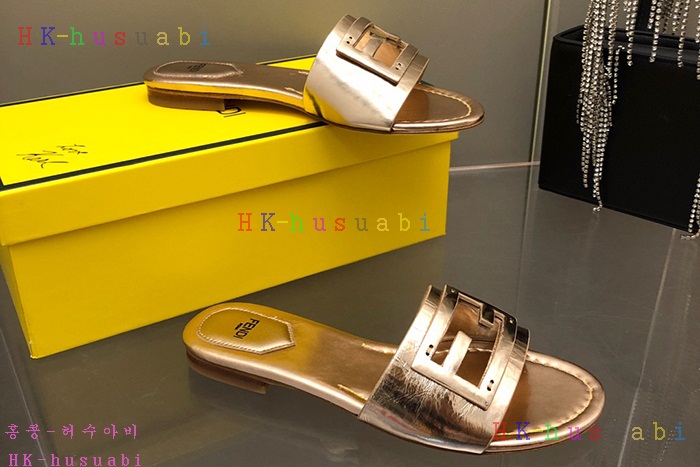 NEW 펜디 샌들 신상 FD 552401