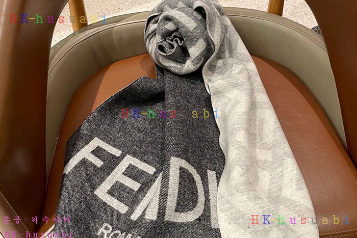 NEW 펜디 머플러 신상 FD 5724112