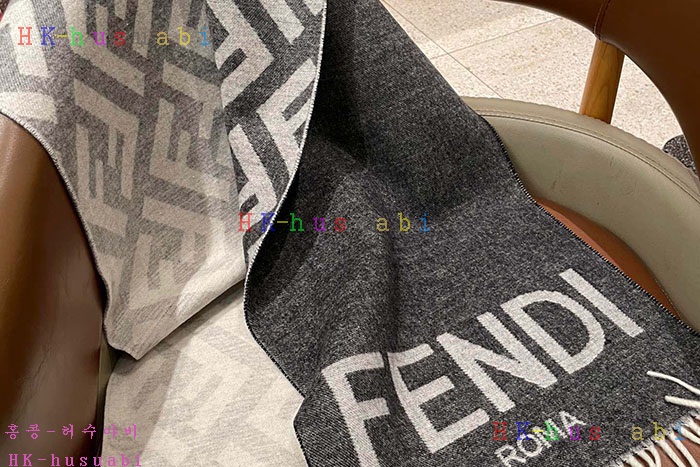 NEW 펜디 머플러 신상 FD 5724112
