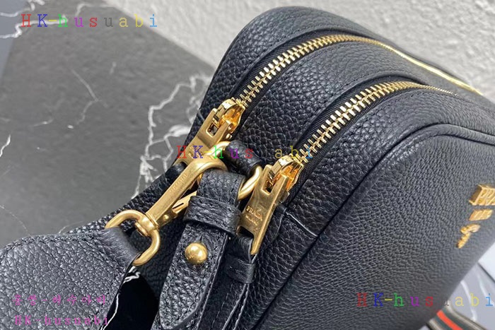 ★미러급★프라다 비텔로 더블 지퍼 카메라백 1BH079