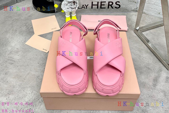 NEW 미우미우 샌들 신상 M682201