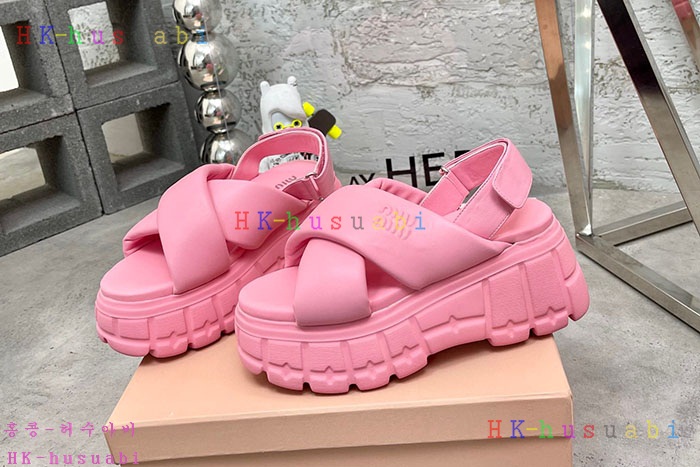 NEW 미우미우 샌들 신상 M682201