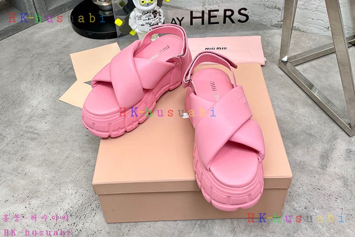 NEW 미우미우 샌들 신상 M682201