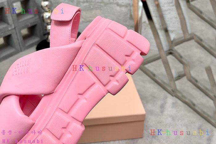 NEW 미우미우 샌들 신상 M682201