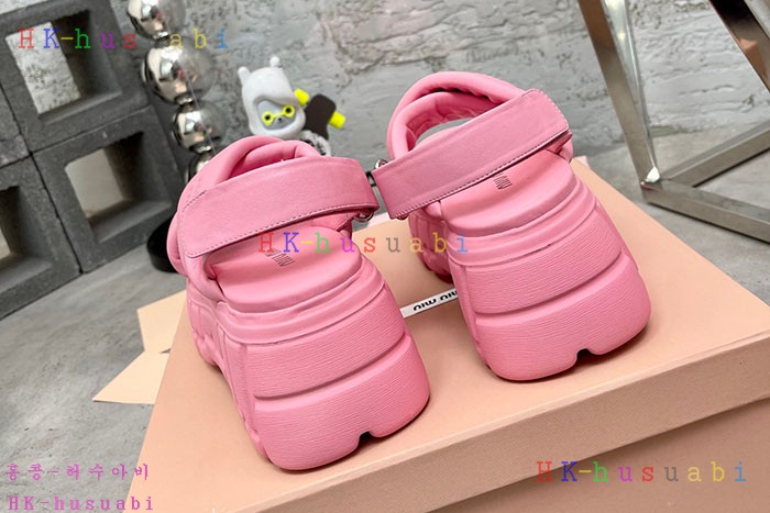 NEW 미우미우 샌들 신상 M682201