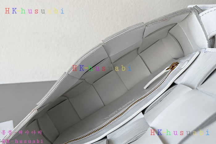★미러급★보테가베네타 스몰 카세트 프린지 숄더백 680698-2