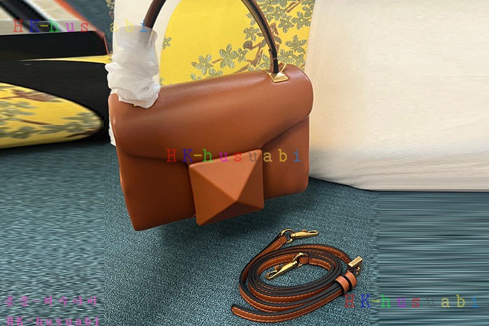 ★미러급★발렌티노 미니 원 스터드 나파 가죽 핸드백  WB0L13-4