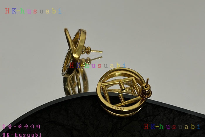 NEW 펜디 귀걸이 신상 FD 968220
