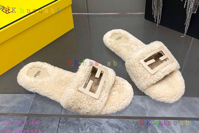 NEW 펜디 슬리퍼 신상 FD 558281