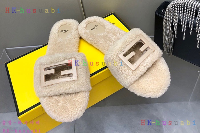 NEW 펜디 슬리퍼 신상 FD 558281