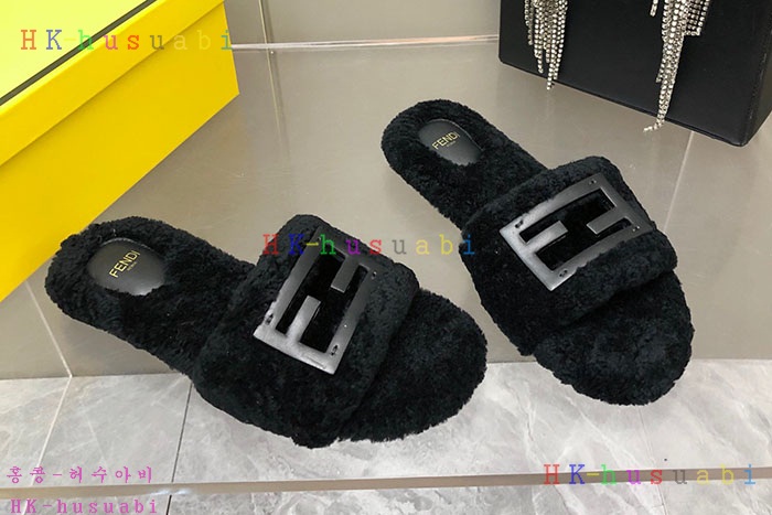 NEW 펜디 슬리퍼 신상 FD 558285