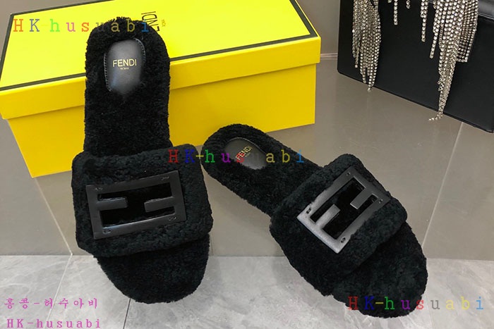 NEW 펜디 슬리퍼 신상 FD 558285