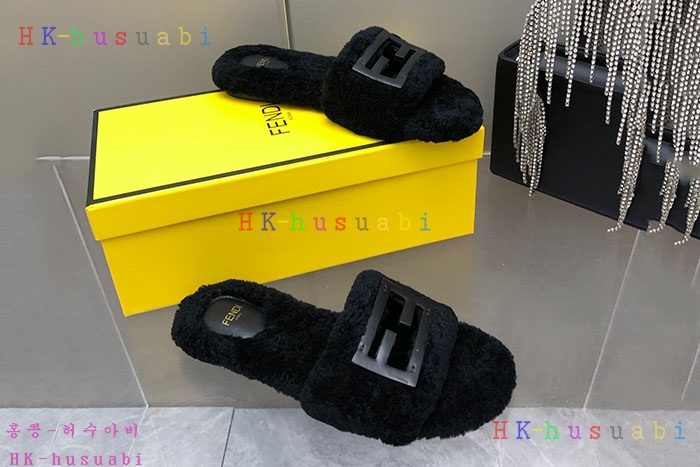 NEW 펜디 슬리퍼 신상 FD 558285