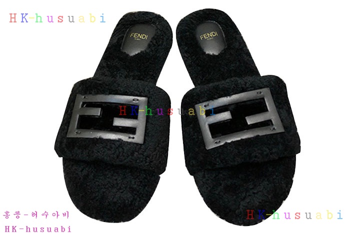 NEW 펜디 슬리퍼 신상 FD 558285