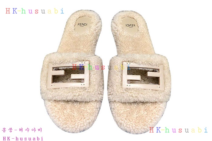 NEW 펜디 슬리퍼 신상 FD 558281