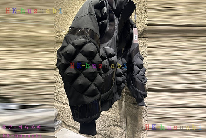 NEW 발렌시아가 패딩 신상 B 558248