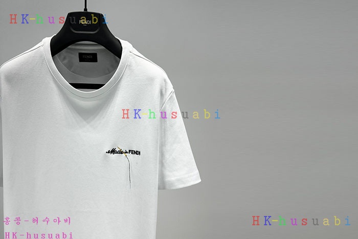 NEW 펜디 반팔티 신상 FD 807003