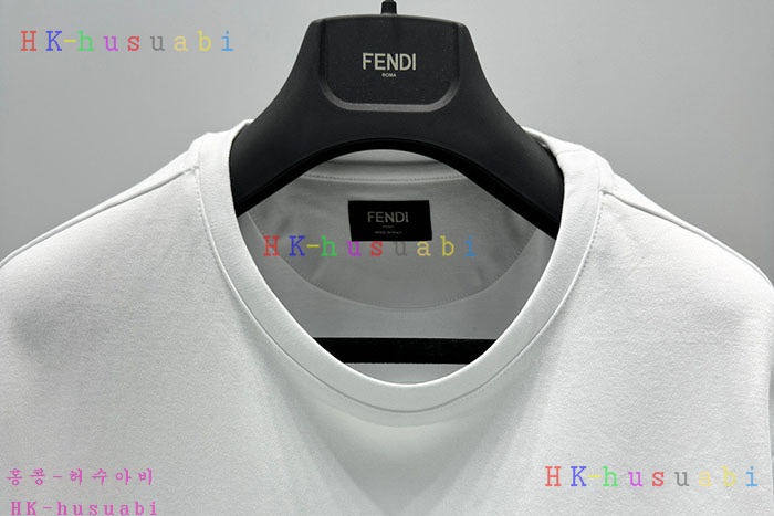 NEW 펜디 반팔티 신상 FD 807003