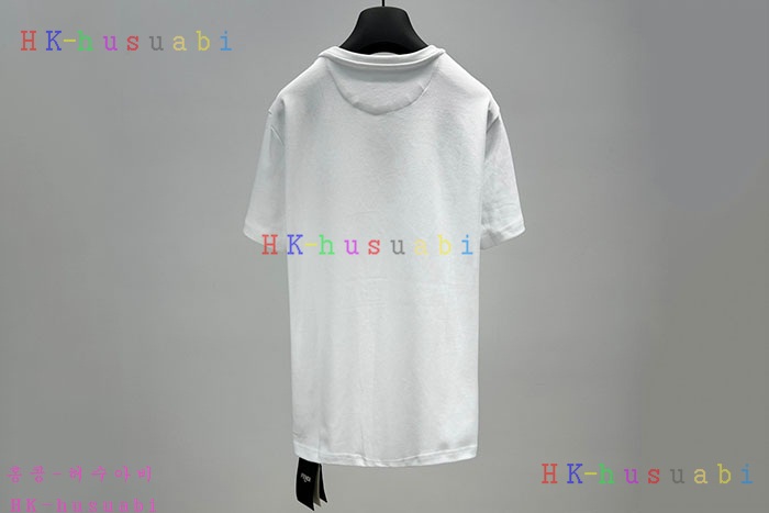 NEW 펜디 반팔티 신상 FD 807003
