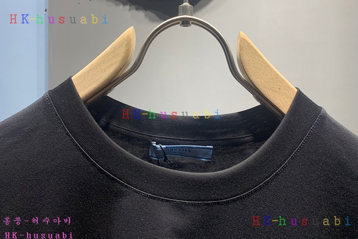 NEW 프라다 반팔티 신상 P 668042