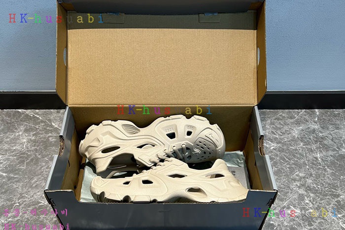 NEW 발렌시아가 신발 신상 B 699013