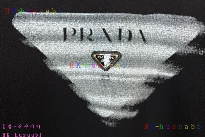 NEW 프라다 반팔티 신상 P 44151