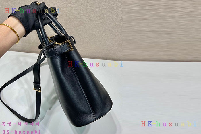 ★미러급★프라다 더블 벨트 버클 토트백  1BA417