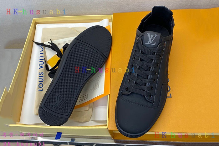 NEW 루이비통 스니커즈  신상 LV 758802