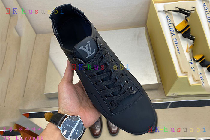 NEW 루이비통 스니커즈  신상 LV 758802