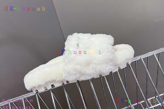 NEW 미우미우 슬리퍼 신상 MU 554017