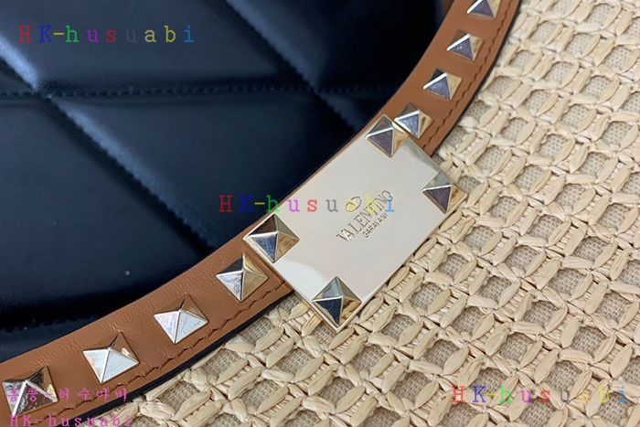★미러급★발렌티노 락스터드 우븐 라피아 쇼퍼백 4W2B0N30