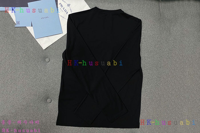 NEW 프라다 긴팔티 신상 P 1458017