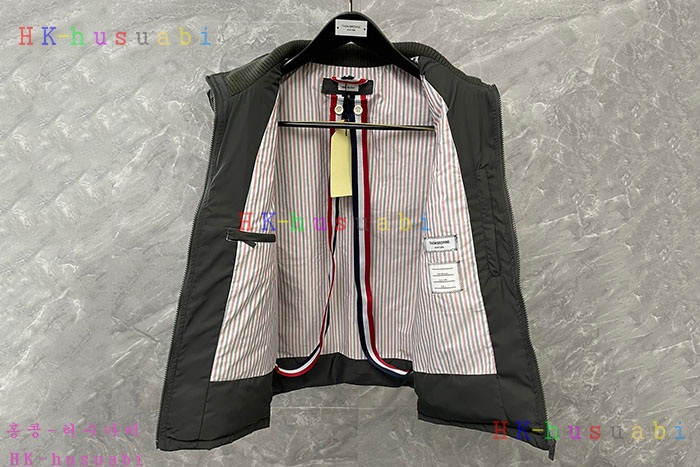 NEW 톰브라운 패딩조끼 신상 TB 5570404
