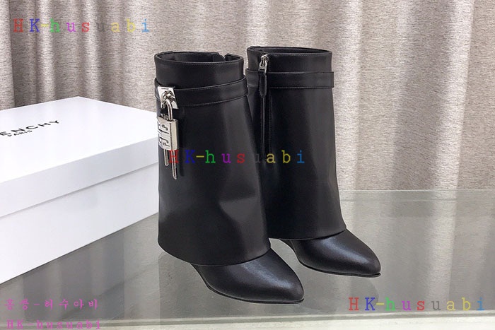 NEW 지방시 부츠 신상 GV 690095