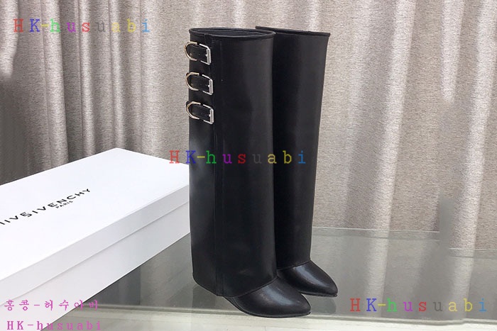 NEW 지방시 부츠 신상 GV 690100
