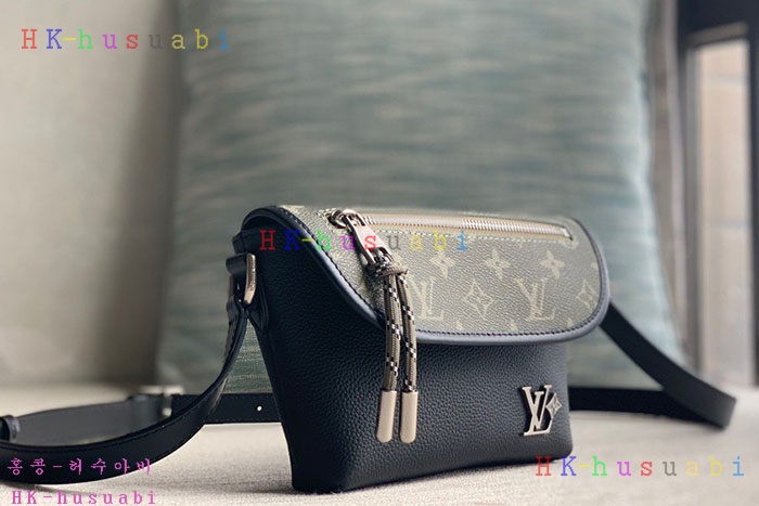 ★미러급★루이비통 펄스 웨어러블 월릿 M12618